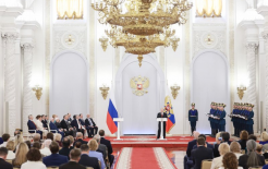 Владимир Путин на церемонии вручения государственных премий и медалей 'Герой Труда' в Кремле.
Фото: Александр Щербак / РИА Новости
