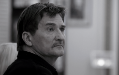 Юрий Бутусов после предпремьерного показа спектакля 'Пер Гюнт' по пьесе Генрика Ибсена на сцене Театра им. Е. Вахтангова в Москве. /  Владимир Федоренко / РИА Новости