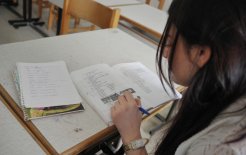 Студентка Института иностранных языков Тишринского университета в Латакии на уроке русского языка /  Дмитрий Виноградов/РИА Новости