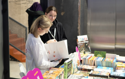 Книжная ярмарка фестиваля «Маршак» в 2023 году / Фото: Андрей Парфёнов