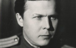 Фотография Твардовского Александра Трифоновича работы М.С. Наппельбаума. На обороте надпись: 'Твардовской А Т'. начало 1940-х. Ф. 2325. Оп.1. Ед.хр. 469. РГАЛИ Фотография Твардовского Александра Трифоновича работы М.С. Наппельбаума. На обороте надпись: 'Твардовской А Т'. начало 1940-х. Ф. 2325. Оп.1. Ед.хр. 469. РГАЛИ