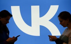 Девушки в офисе компании VK, расположенном в бизнес-центре SkyLight по адресу: Ленинградский проспект, дом 39, строение 79 в Москве. / Максим Блинов/РИА Новости