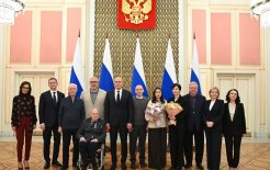 9 декабря 2025 года в Москве в Доме Правительства впервые прошла церемония награждения лауреатов Премии Правительства в области детской и подростковой литературы.  / Фото: http://government.ru/news/