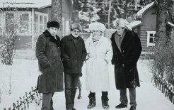 На фото (слева направо): Роберт Рождественский, Булат Окуджава, Андрей Вознесенский, Евгений Евтушенко / Источник: https://t.me/pperedelkino