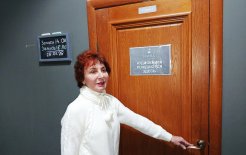 На фото: Ирина Карпова — руководитель работ по записи аудиокниг в студиях Издательства «Наука». Источник: kmns.ru