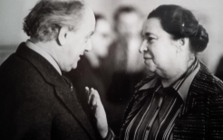 Агния Барто и поэт Евгений Долматовский во время Дней советской литературы в Волгограде. Из фонда поэта Евгения Долматовского. Главархив Москвы