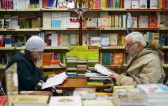 Покупатели в книжном магазине 'Библио Глобус' / Источник: Владимир Трефилов/РИА Новости
