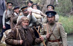 Ондасын Бесикбасов в роли Дерсу Узала и Евгений Миронов в роли Владимира Арсеньева. / Фото: Сергей Михеев/ РГ Ондасын Бесикбасов в роли Дерсу Узала и Евгений Миронов в роли Владимира Арсеньева. / Фото: Сергей Михеев/ РГ