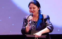 Алиса Лунина получает награду / Фото: предоставлено пресс-службой ГК «Литрес»