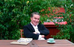 Правнук Льва Толстого получил гражданство России/ Даниил Толстой. Кадр видео канала Serguei Pestov (Familjen Pestov Mildström)/YouTube