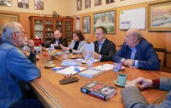 Подписание соглашения /  Фото: пресс-служба Союза писателей России