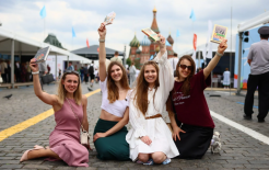 Фото: пресс-служба фестиваля 'Красная площадь' (https://bookfestival.ru/redsquare_2025) Фото: пресс-служба фестиваля 'Красная площадь' (https://bookfestival.ru/redsquare_2025)