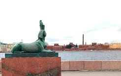 Осужденные в Ленинградской области заявили о массовом изъятии книг из тюремных библиотек / Wikipedia