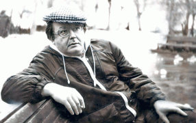 Евгений Иванович Блажеевский (5 октября 1947, Кировабад — 8 мая 1999, Москва) — поэт / wikipedia.org