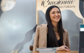 Екатерина Манойло ставит будильник на 4 часа утра, чтобы совместить воспитание детей, работу и сочинение романов / Роман Мерзляков
