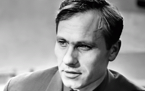 Василий Шукшин, кадр из фильма «У озера», 1969 / kino-teatr.ru