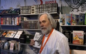 Писатель Сергей Носов на Международной книжной ярмарке в Шардже / ОГИ