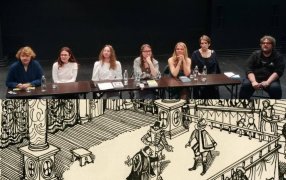 Слева направо: Света Павлова, Галина Бочарова, Ася Володина, Евгения Некрасова, Надя Алексеева, Марина Лебедева, Павел Руднев / Представлено РЕШ