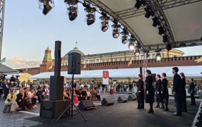 На Малой сцене фестиваля прошла актерская читка поэмы Анны Ревякиной, успевшей стать знаменитой  / Михаил Зильев