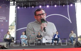 Павел Басинский. На Главной сцене фестиваля обсудили проблемы интерпретации классики в современных жанрах/ Аркадий Колыбалов
