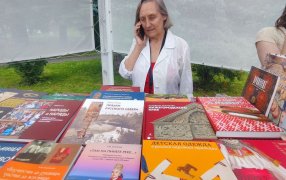 Замдиректора 'Северного паломника' Ирина Максимова на рабочем месте