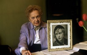 Поэтесса Ирина Владимировна Одоевцева после возвращения в СССР. Фото: Михаил Макаренко / РИА Новости