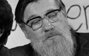 Андрей Донатович Синявский (литературный псевдоним — Абрам Терц) родился  8 октября 1925 года / ru.wikipedia.org