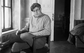 Советский поэт, драматург, переводчик Эдуард Георгиевич Багрицкий. Начало 1930-х / Источник: ТАСС  Советский поэт, драматург, переводчик Эдуард Георгиевич Багрицкий. Начало 1930-х / Источник: ТАСС