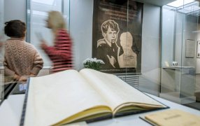 Выставка в РГАЛИ. К 130-летию со дня рождения Сергея Александровича Есенина/ Фото: Александр Корольков Выставка в РГАЛИ. К 130-летию со дня рождения Сергея Александровича Есенина/ Фото: Александр Корольков