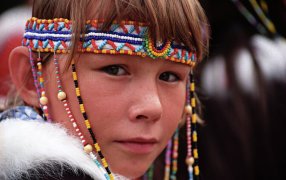 Народы, не имеющие достаточного количества учебников родного языка, получат Цифровые образовательные материалы / Эвенская девушка/ Александр Лыскин/ РИА Новости