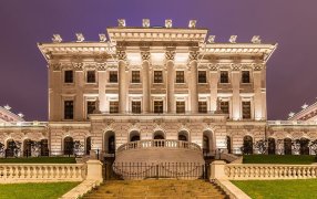 Пашков дом - традиционное место подведения итогов Большой книги / Диего Дельсо / Wikipedia