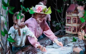 Спектакль «Вишневый садик» Фото: Вадим Боченков /Псковский театр драмы им. А.С.Пушкина Спектакль «Вишневый садик» Фото: Вадим Боченков /Псковский театр драмы им. А.С.Пушкина