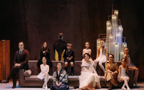 Взято с официального сайта театра 'Кашемир' Взято с официального сайта театра 'Кашемир'