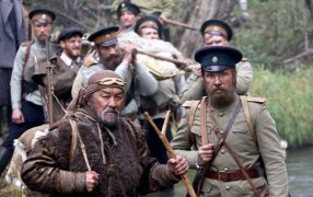 Ондасын Бесикбасов в роли Дерсу Узала и Евгений Миронов в роли Владимира Арсеньева / Фото: Сергей Михеев/ РГ