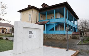 Лермонтов посещал имение трижды — в детстве и во время ссылок. Именно здесь он вдохновился колоритом горской жизни, праздниками и бытом казаков, что позже с точностью воссоздал в своих кавказских поэмах / Владимир Аносов/РГ Лермонтов посещал имение трижды — в детстве и во время ссылок. Именно здесь он вдохновился колоритом горской жизни, праздниками и бытом казаков, что позже с точностью воссоздал в своих кавказских поэмах / Владимир Аносов/РГ