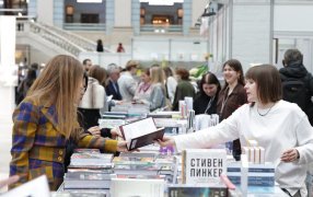 В Амфитеатре прошла презентация книги Леонида Каневского 'Совсем другая история'. / Александр Корольков