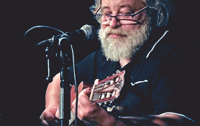 17 апреля 1956 года, в Москве родился поэт Андрей Дмитриевич Анпилов