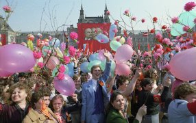 Праздничная первомайская демонстрация трудящихся столицы на Красной площади.  01.05.1984. Фото: Юрий Абрамочкин / РИА 