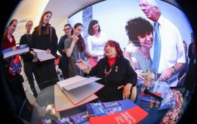 В редакции 'Российской газеты' состоялась презентация книги медицинского обозревателя, Героя Труда Ирины Краснопольской 'Лечить как любить'  / Сергей Куксин