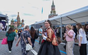 В Москве проходит книжный фестиваль 'Красная площадь'- 2026  Фото: Александр Корольков / РГ
