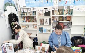 В Москве проходит книжный фестиваль 'Красная площадь'- 2026

Фото: Максим Васюнов/ РГ
