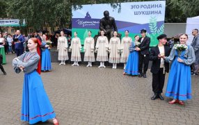 Основные мероприятия Шукшинских дней и подведение итогов кинофестиваля пройдут 25 июля на малой родине Василия Макаровича в селе Сростки на горе Пикет / Министерство культуры Алтайского края