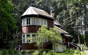 В Гослитмузее открыта выставка о Булгакове и Пастернаке/ В доме-музее полностью сохранили обстановку, какой она была при жизни Б.Пастернака. Фото: Аркадий Колыбалов / РГ В Гослитмузее открыта выставка о Булгакове и Пастернаке/ В доме-музее полностью сохранили обстановку, какой она была при жизни Б.Пастернака. Фото: Аркадий Колыбалов / РГ
