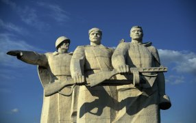Мемориал памяти 28 героев-панфиловцев в Волоколамском районе / Фото: Владимир Сергеев/РИА Новости Мемориал памяти 28 героев-панфиловцев в Волоколамском районе / Фото: Владимир Сергеев/РИА Новости