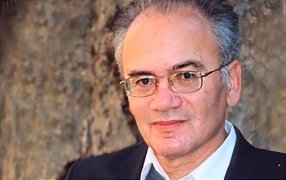 'Вот я в ночной тени стою один в пустом саду. То скрипнет тихо дверь в раю, то хлопнет дверь в аду...' / Соцсети 'Вот я в ночной тени стою один в пустом саду. То скрипнет тихо дверь в раю, то хлопнет дверь в аду...' / Соцсети