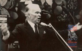 Сад из песен. Рамазан Байтимеров/ Выдающийся татарский поэт, чье слово обладало редкой музыкальностью. Его искренняя лирика о большой и малой Родине оживала в песнях, а стихотворение «Туган ягым» легло в основу гимна Татарстана / leninogorsk.tatarstan.ru
