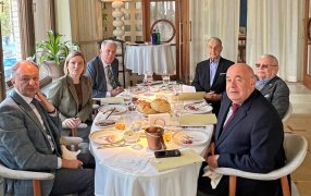 Михаил Швыдкой: Культурное застолье/ На фото: Михаил Сеславинский, Ольга Любимова, Александр Соколов, Александр Авдеев, Евгений Сидоров, Михаил Швыдкой / НСБ