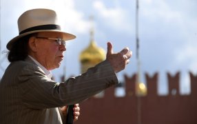 Публицист и драматург Эдвард Радзинский представляет свою новую книгу 'Бабье царство. Русский парадокс' / Фото: Кирилл Каллиников/РИА Новости Публицист и драматург Эдвард Радзинский представляет свою новую книгу 'Бабье царство. Русский парадокс' / Фото: Кирилл Каллиников/РИА Новости