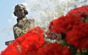 Памятник Гавриилу Державину в Казани / Фото: Максим Богодвид/РИА Новости Памятник Гавриилу Державину в Казани / Фото: Максим Богодвид/РИА Новости