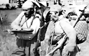 Владимир Арсеньев и его проводник Дерсу Узала. 1907 год.
